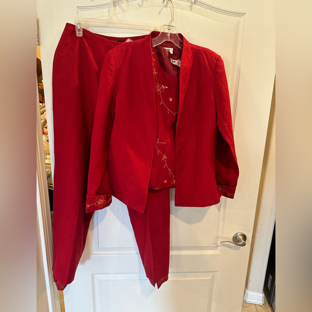 Kasper Women’s Red 3 Piece Pant Suit. Size 8